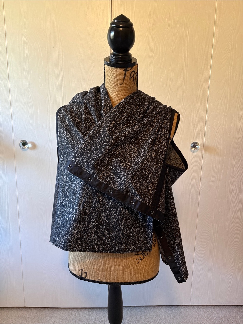 Lulu Lemon Open-Front Women's scarf/shawl
